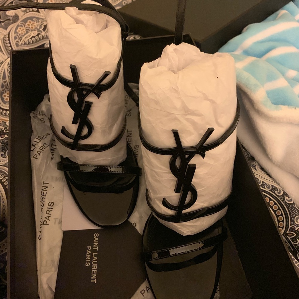 YSL Cassandra Heels Size 40 Fits like a 38